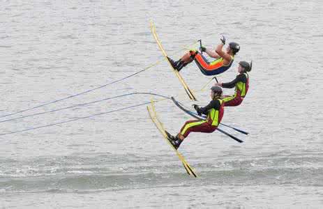 滑水板运动 滑水运动 滑水运动的装备有哪些