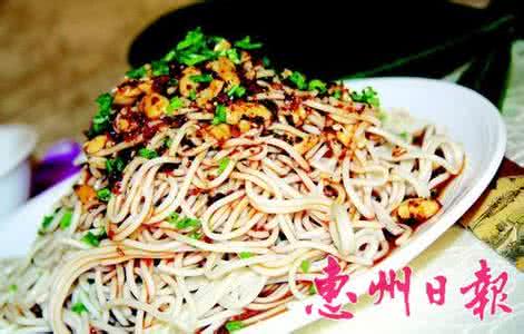 蒜汁凉面 蘸蒜蔬菜凉面 --- 清凉筋道，不是一般的酸爽