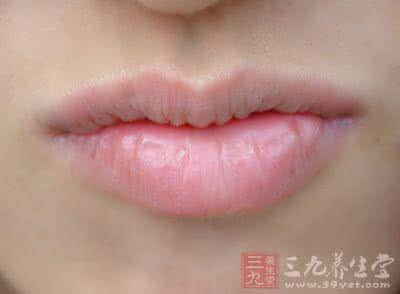 冬季嘴唇干裂怎么办 秋冬季嘴唇干裂怎么办?