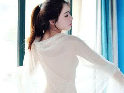 有偷看美女换衣服视频 男朋友总是通过偷看美女来解压
