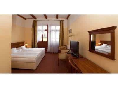 烛光晚餐 IDA伊达:桌上烛光晚餐,床上“旋转木马”