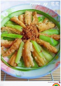 丝瓜油条的做法 简单的家常菜----油条丝瓜