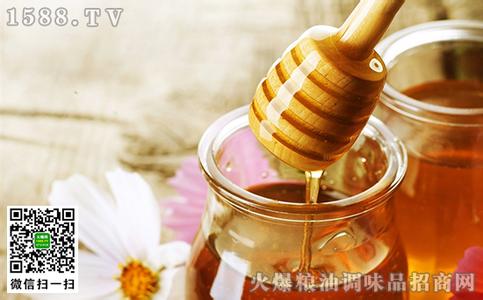 喝豆浆可以放蜂蜜吗 蔗糖?蜂蜜?喝豆浆的时候放什么更好?