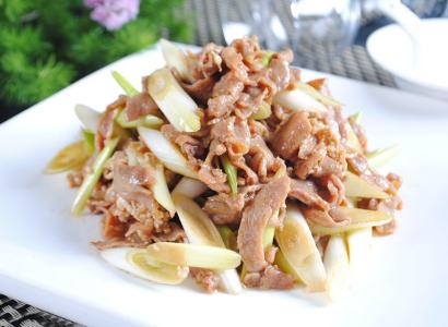 葱爆羊肉的做法 葱爆羊肉做法：