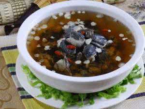 花旗参炖乌鸡 红枣花旗参炖乌鸡