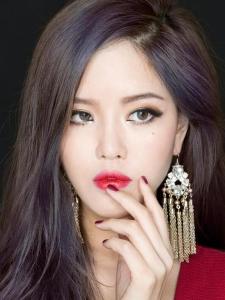 高贵女王脚下舌奴微博 优雅眼妆让你化身高贵女王
