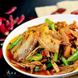 青椒回锅肉 解密舌尖上的【青椒烟笋回锅肉】