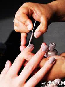 指甲油哪个品牌好 如何挑选指甲油 指甲油哪个品牌好，教你如何挑选指甲油