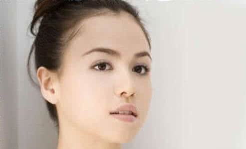 消除脸部浮肿 动动手 几个按摩动作消除脸部浮肿