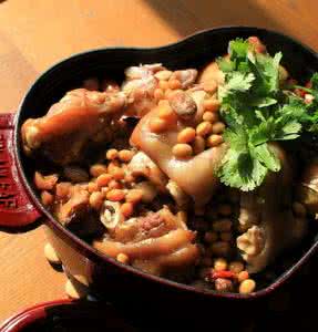 黄豆炖猪脚 黄豆花生煨猪脚——去腥提香有窍门