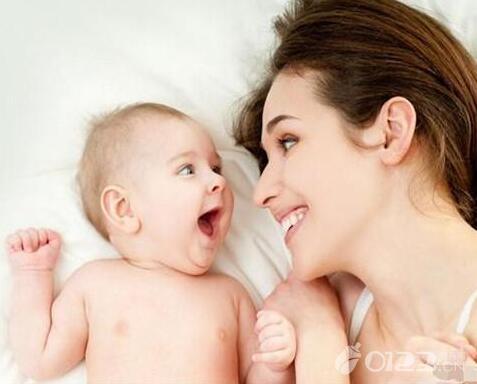 新手妈妈须知：如何判断宝宝是否吃饱了？如何提高母乳产量？