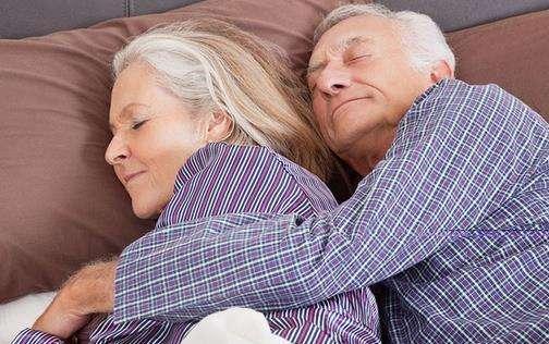 中老年做到睡眠养生7原则，帮你增寿10年！不夸张！